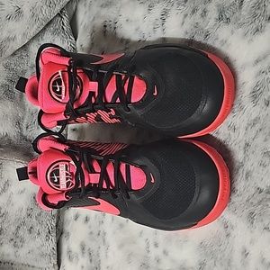 Nike Team Hustle D9 size 5Y